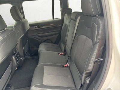 2025 Jeep Grand Cherokee GRAND CHEROKEE LAREDO 4X4