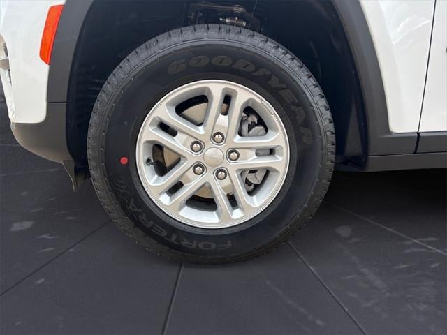 2025 Jeep Grand Cherokee GRAND CHEROKEE LAREDO 4X4