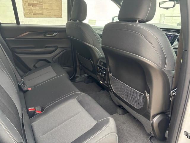 2025 Jeep Grand Cherokee GRAND CHEROKEE LAREDO 4X4