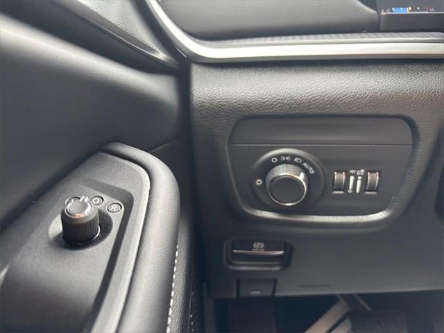 2025 Jeep Grand Cherokee GRAND CHEROKEE LAREDO 4X4