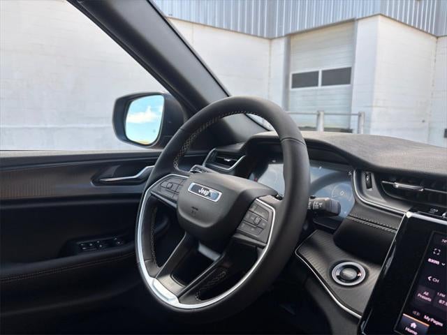 2025 Jeep Grand Cherokee GRAND CHEROKEE LAREDO 4X4