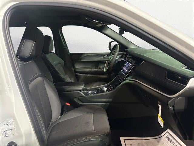 2025 Jeep Grand Cherokee GRAND CHEROKEE L LAREDO X 4X4