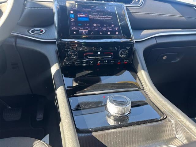 2025 Jeep Grand Cherokee GRAND CHEROKEE L LAREDO X 4X4