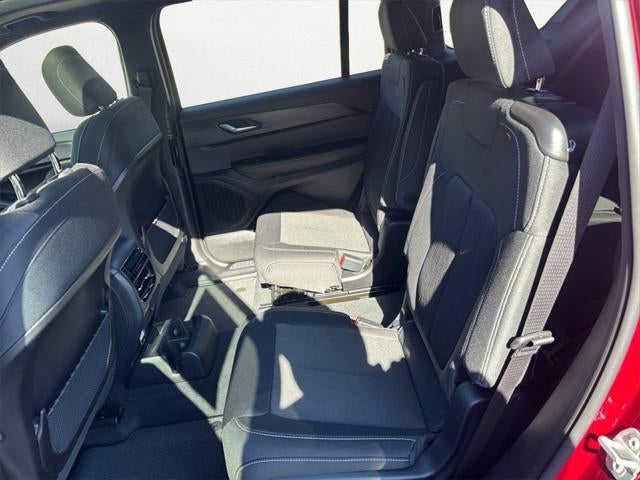 2025 Jeep Grand Cherokee GRAND CHEROKEE L LAREDO X 4X4