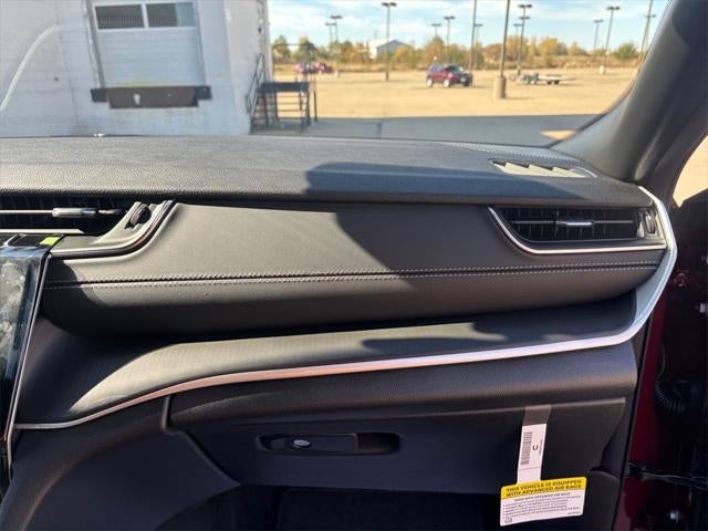 2025 Jeep Grand Cherokee GRAND CHEROKEE L LAREDO X 4X4