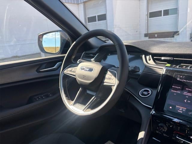 2025 Jeep Grand Cherokee GRAND CHEROKEE L LAREDO X 4X4