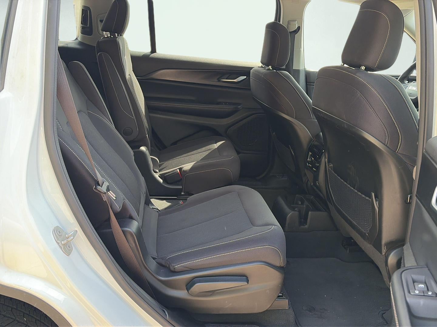 2023 Jeep Grand Cherokee L Laredo 4x4