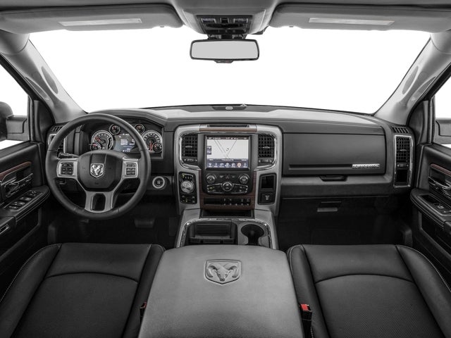 2017 RAM 1500 Laramie Crew Cab 4x4 6'4' Box