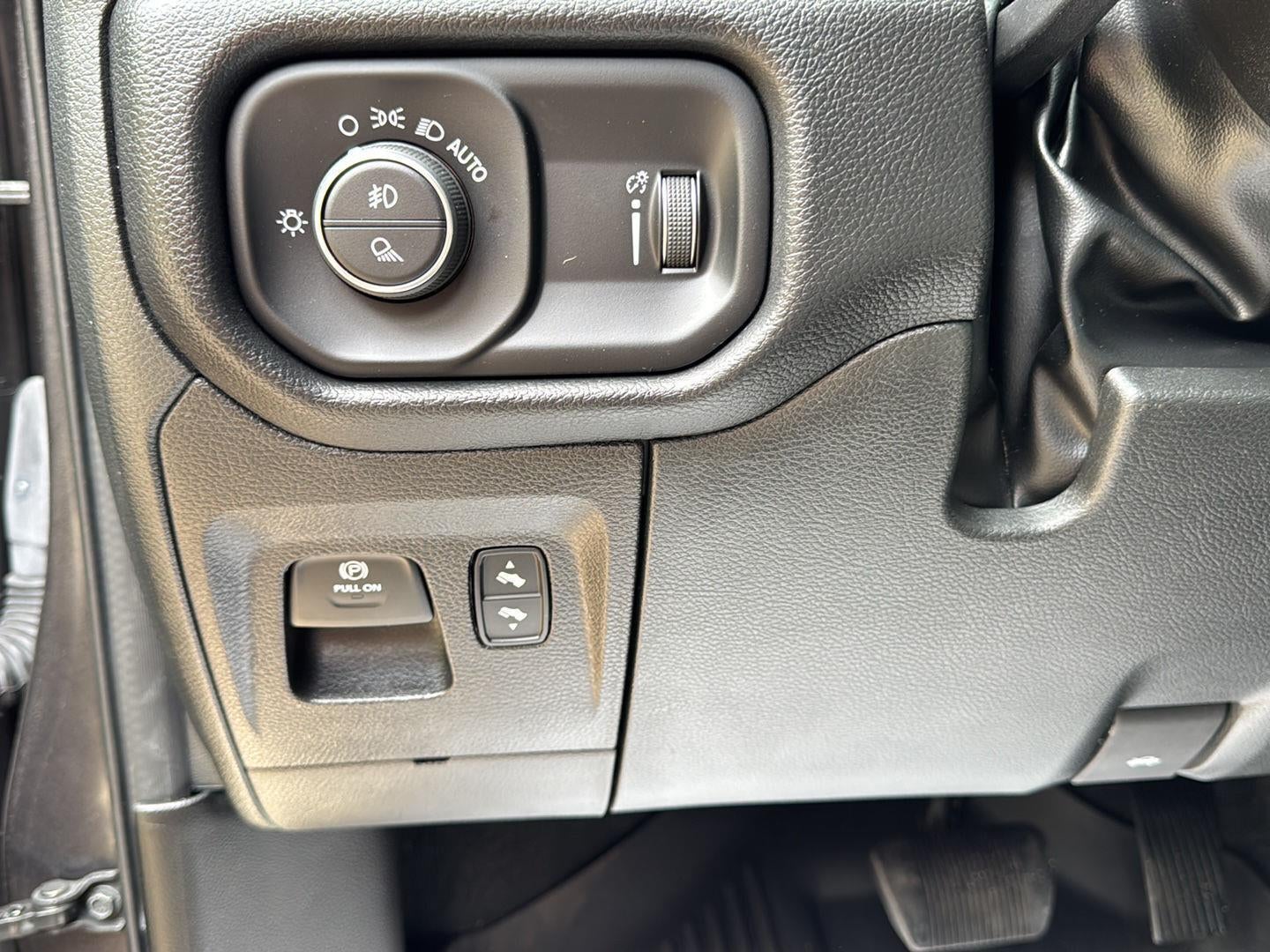 2022 RAM 1500 Big Horn Crew Cab 4x4 5'7' Box