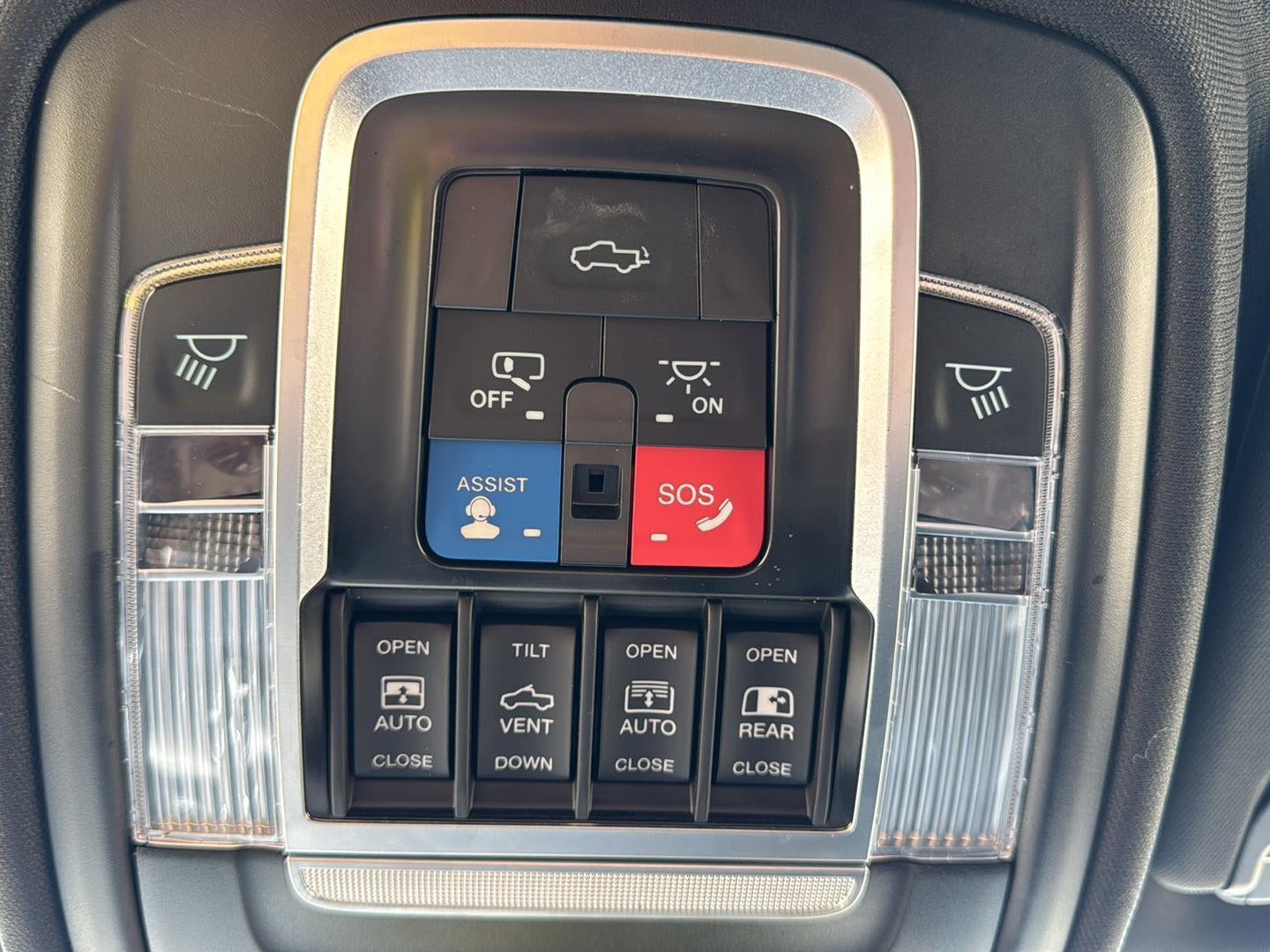 2022 RAM 1500 Laramie Crew Cab 4x4 5'7' Box