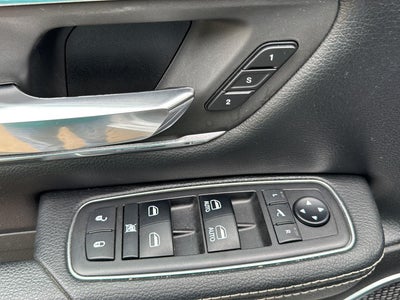2019 RAM 1500 Laramie Crew Cab 4x4 5'7' Box