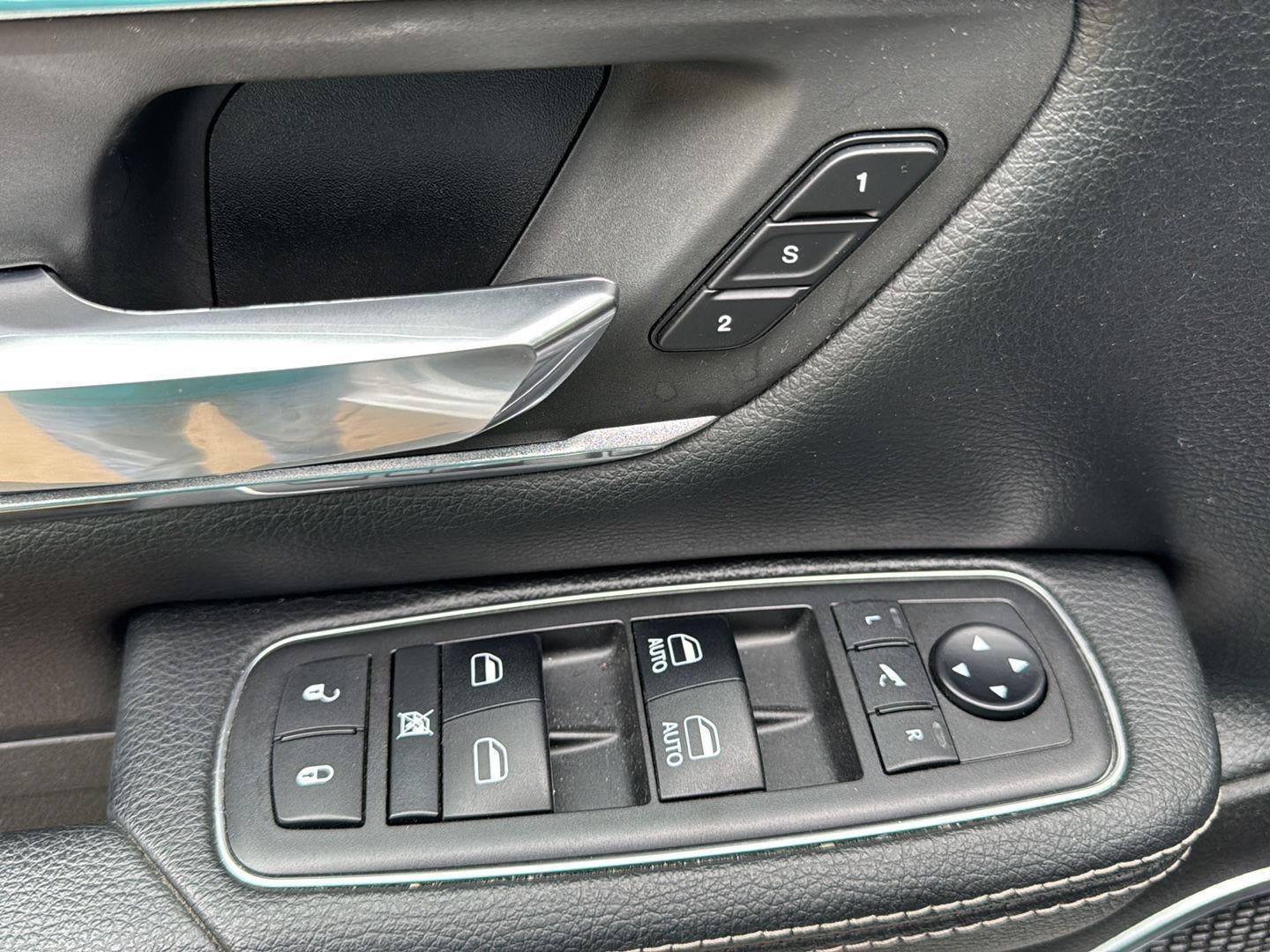 2019 RAM 1500 Laramie Crew Cab 4x4 5'7' Box