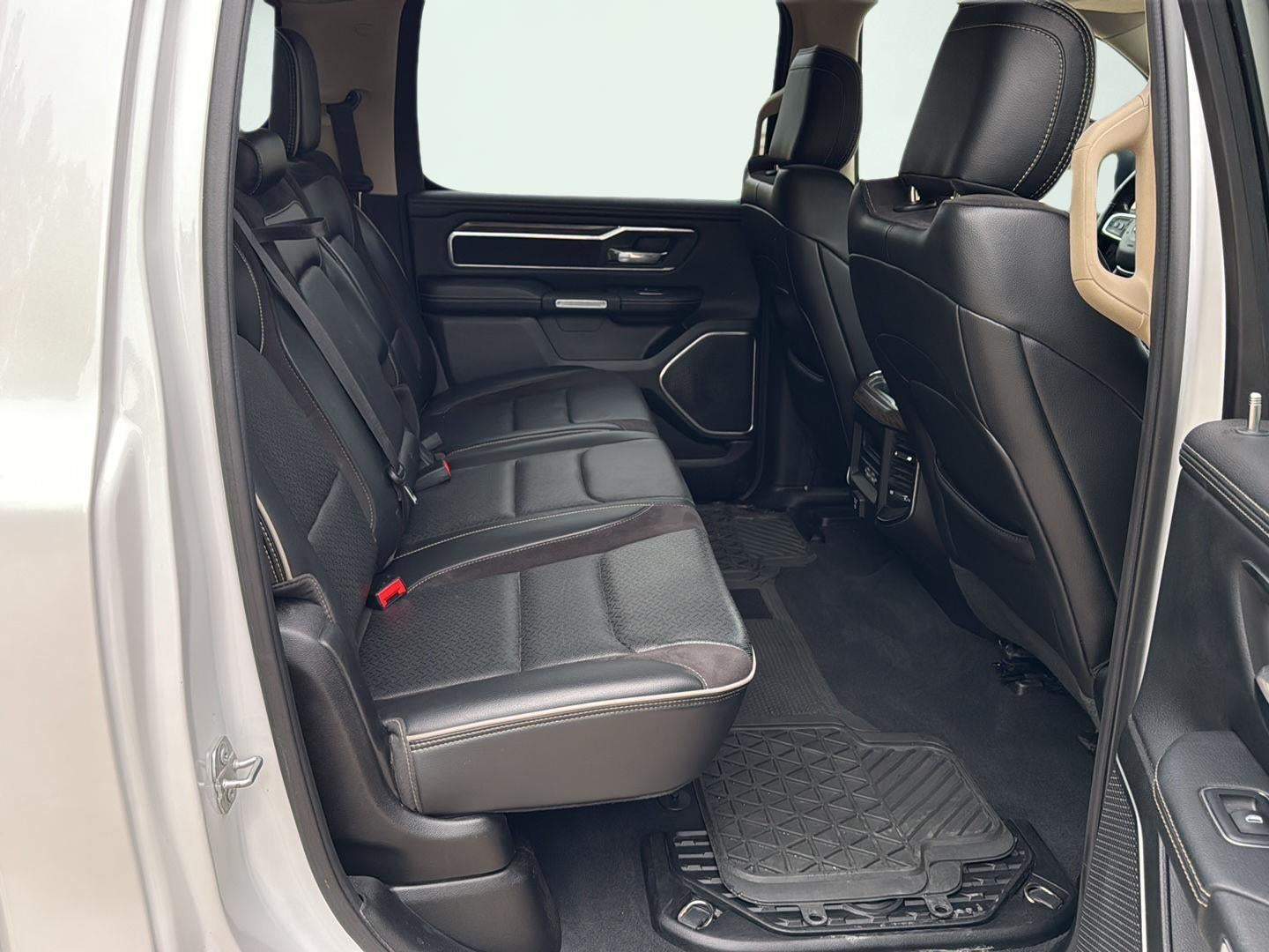 2019 RAM 1500 Laramie Crew Cab 4x4 5'7' Box