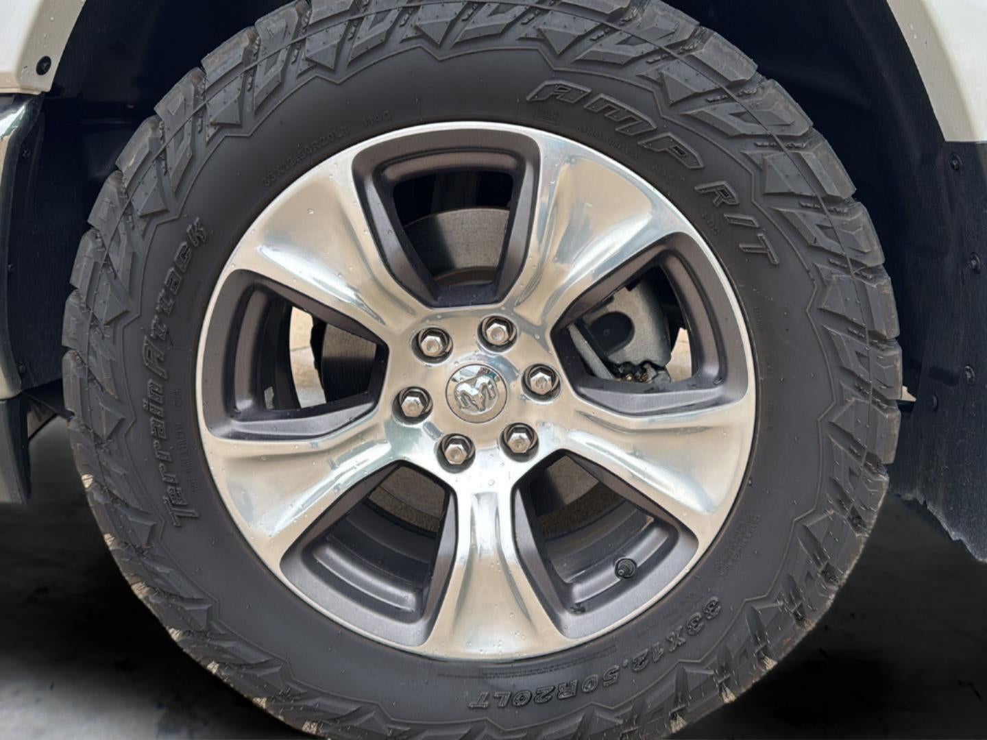 2019 RAM 1500 Laramie Crew Cab 4x4 5'7' Box