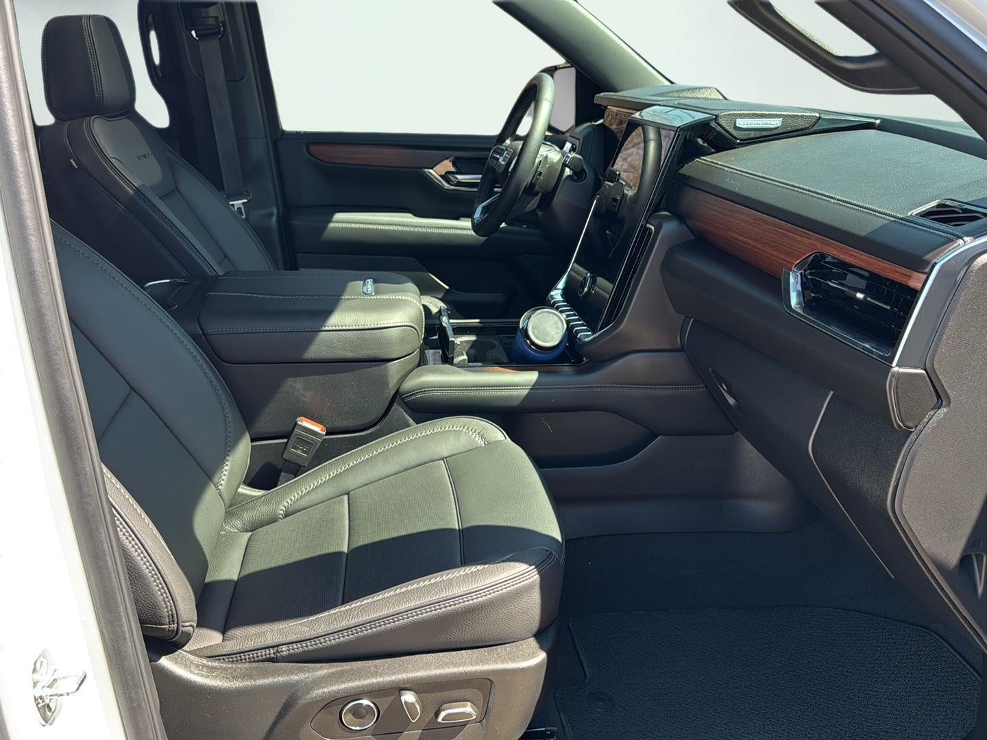 2025 GMC Yukon 4WD Denali