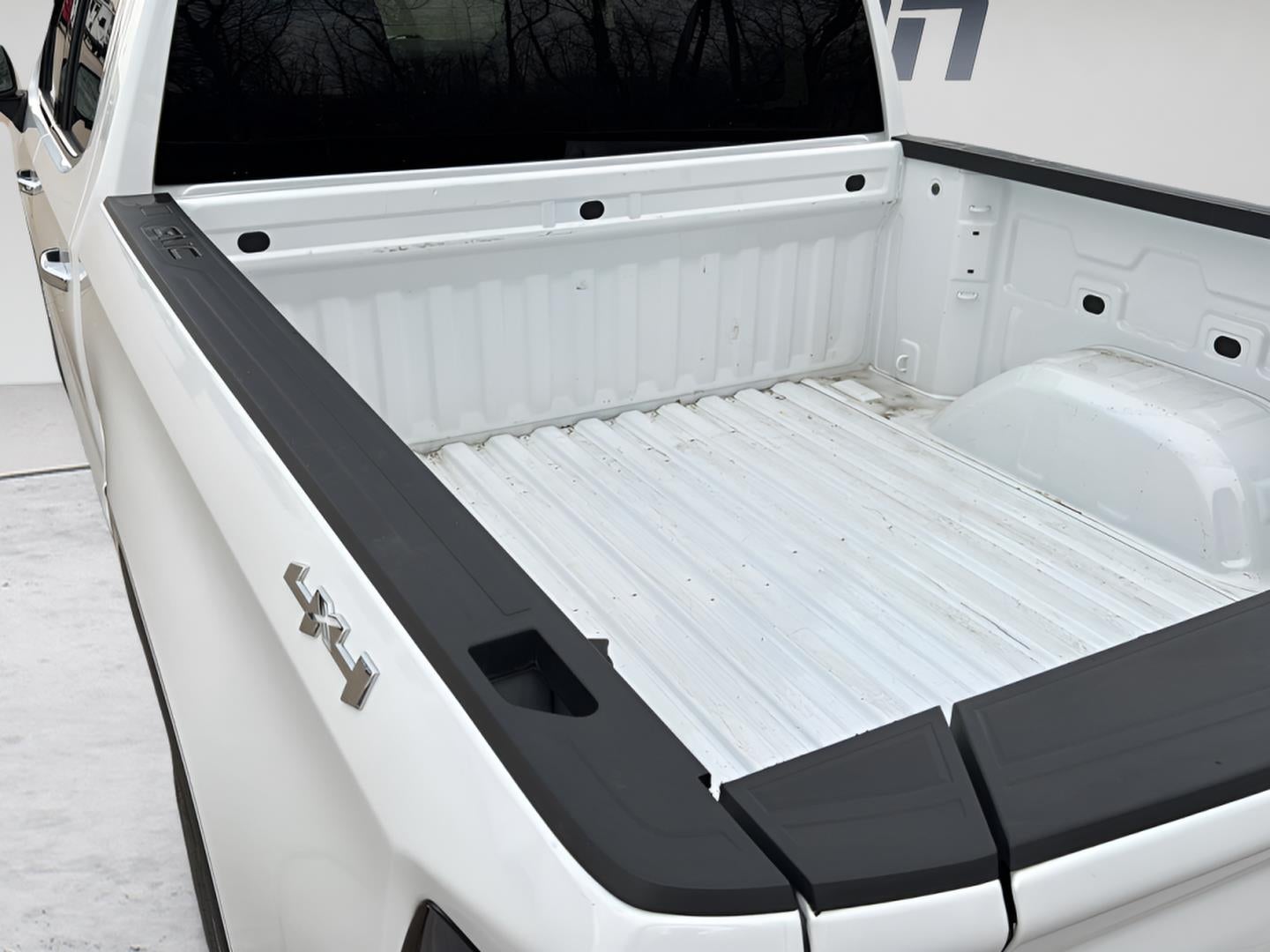 2025 GMC Sierra 1500 4WD Crew Cab Short Box SLT