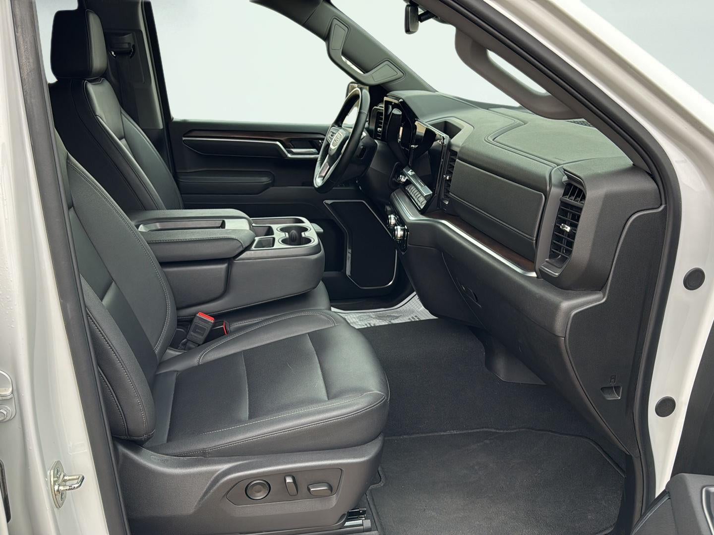 2025 GMC Sierra 1500 4WD Crew Cab Short Box SLT