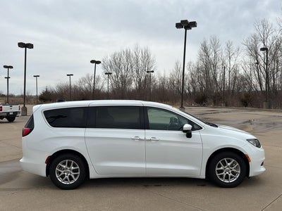 2023 Chrysler Voyager LX