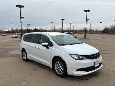 2023 Chrysler Voyager LX