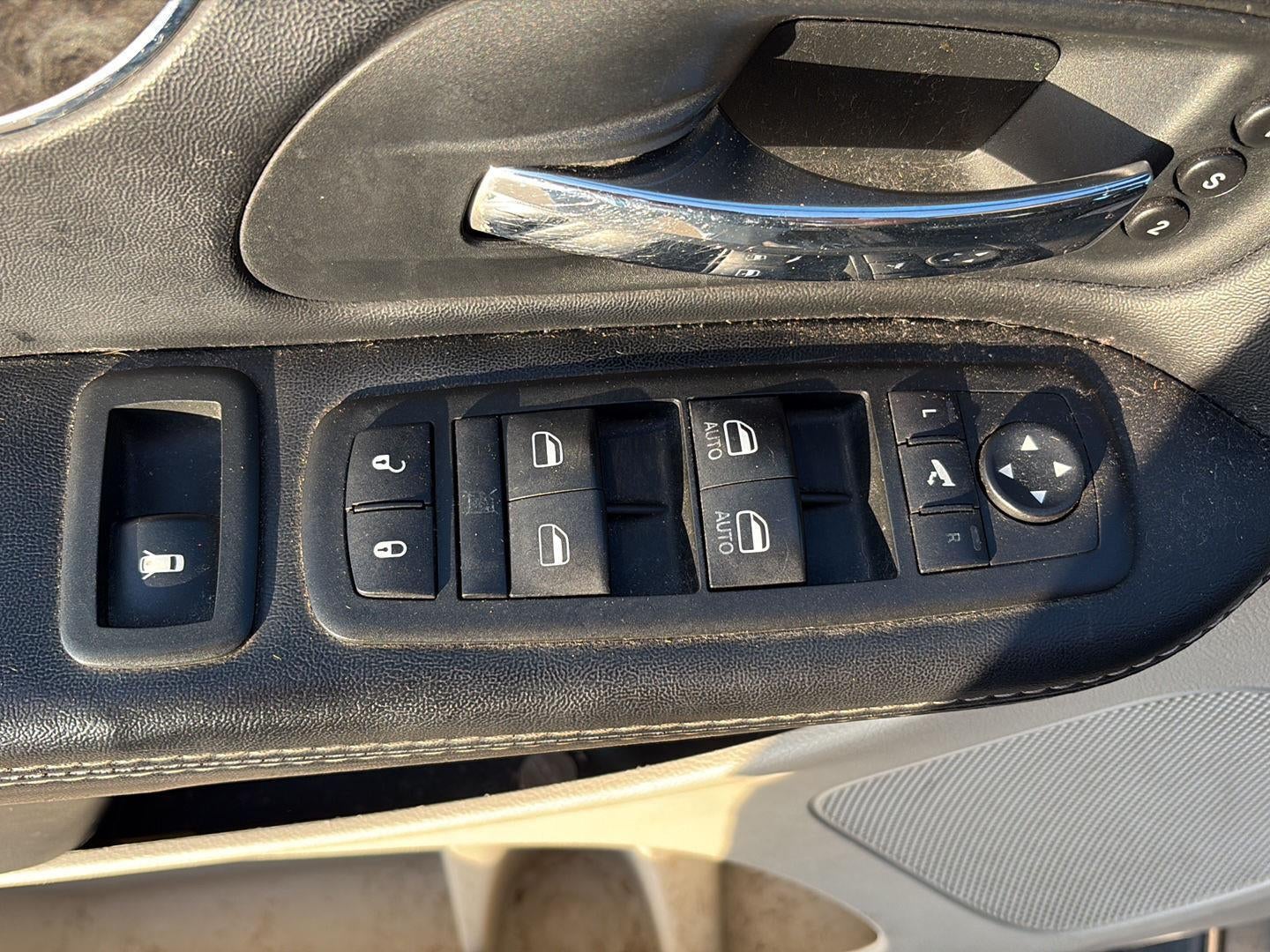2015 Chrysler Town & Country Limited Platinum