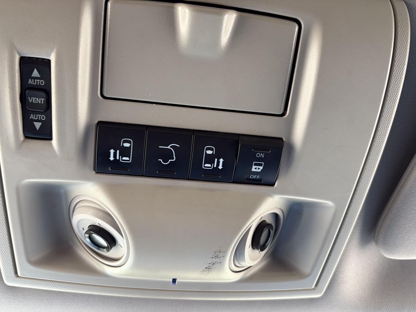 2015 Chrysler Town & Country Limited Platinum