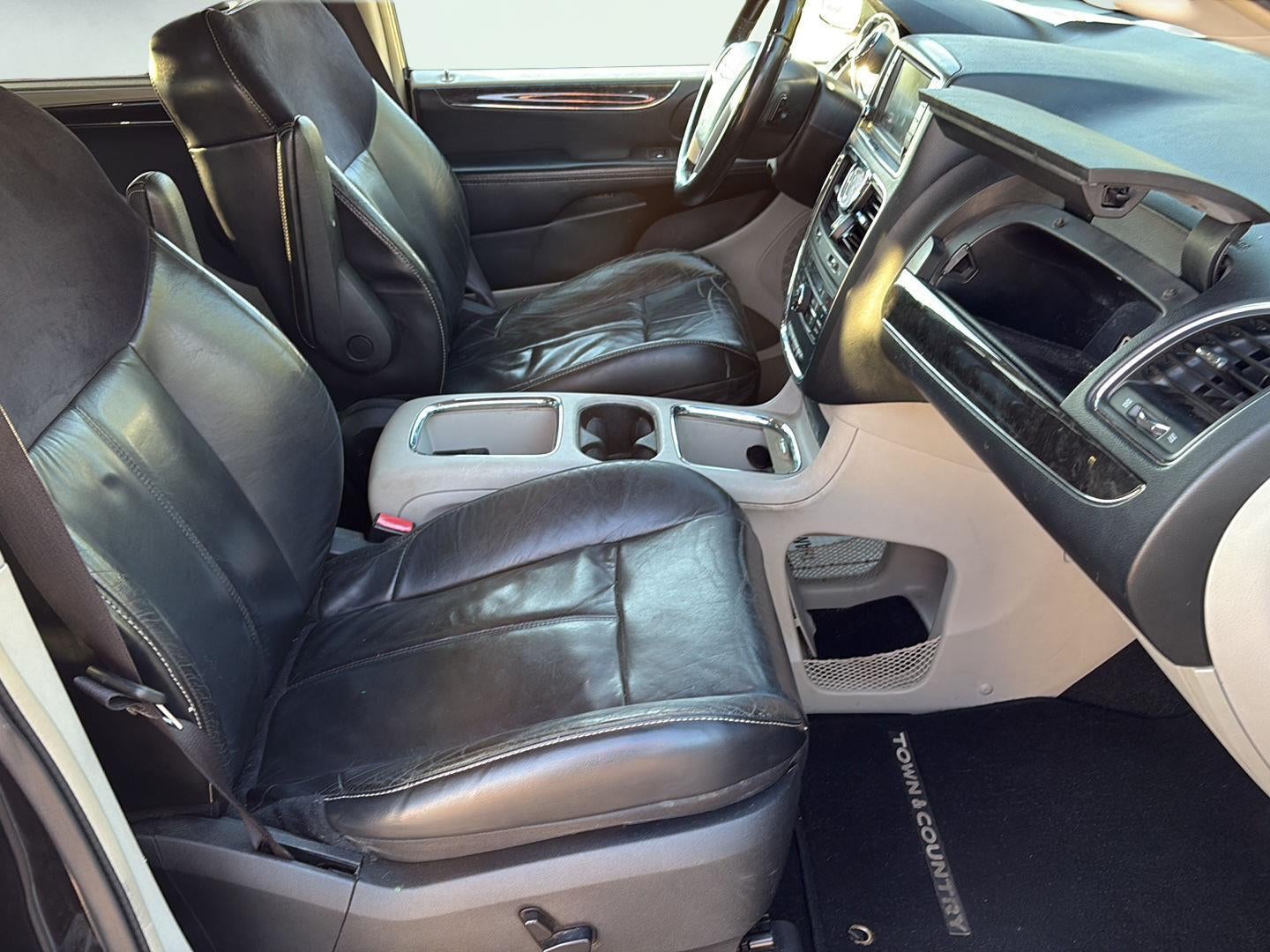 2015 Chrysler Town & Country Limited Platinum