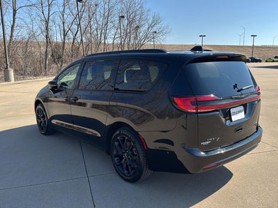 2024 Chrysler Pacifica Limited AWD