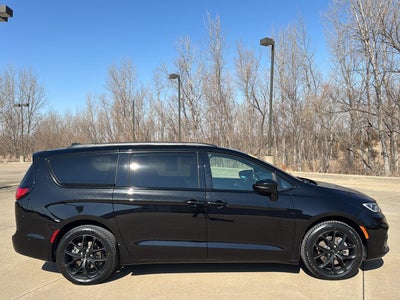 2024 Chrysler Pacifica Limited AWD