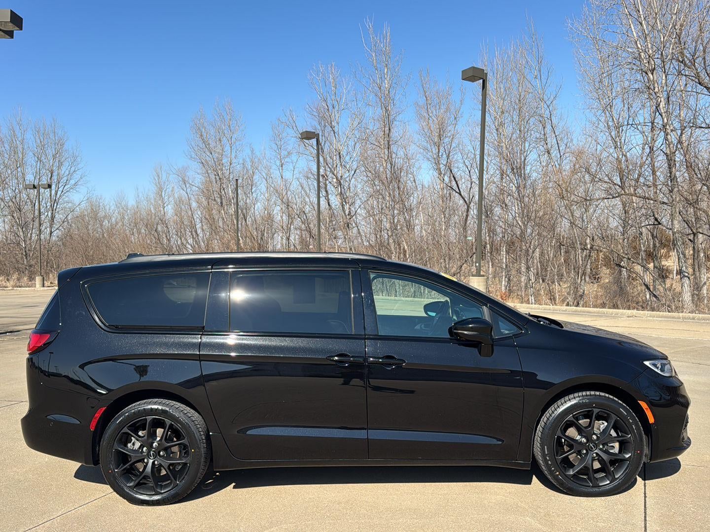 2024 Chrysler Pacifica Limited AWD