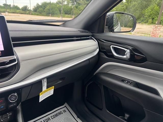 2025 Jeep Compass COMPASS LIMITED 4X4