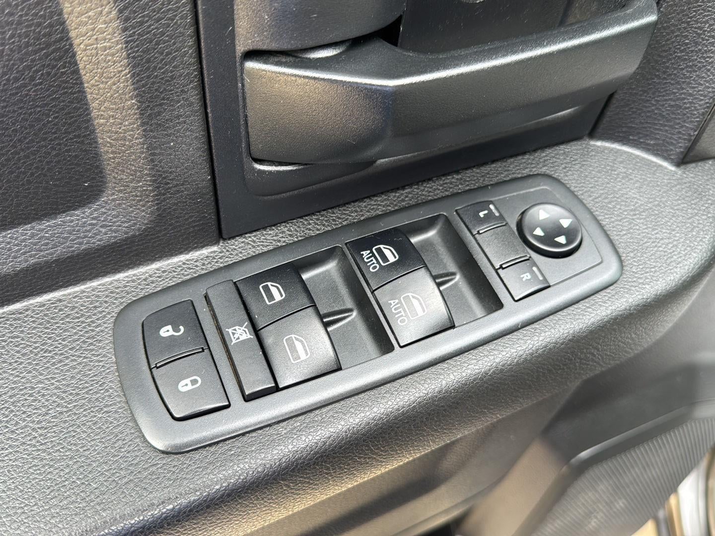 2018 RAM 3500 Tradesman Crew Cab 4x4 6'4' Box