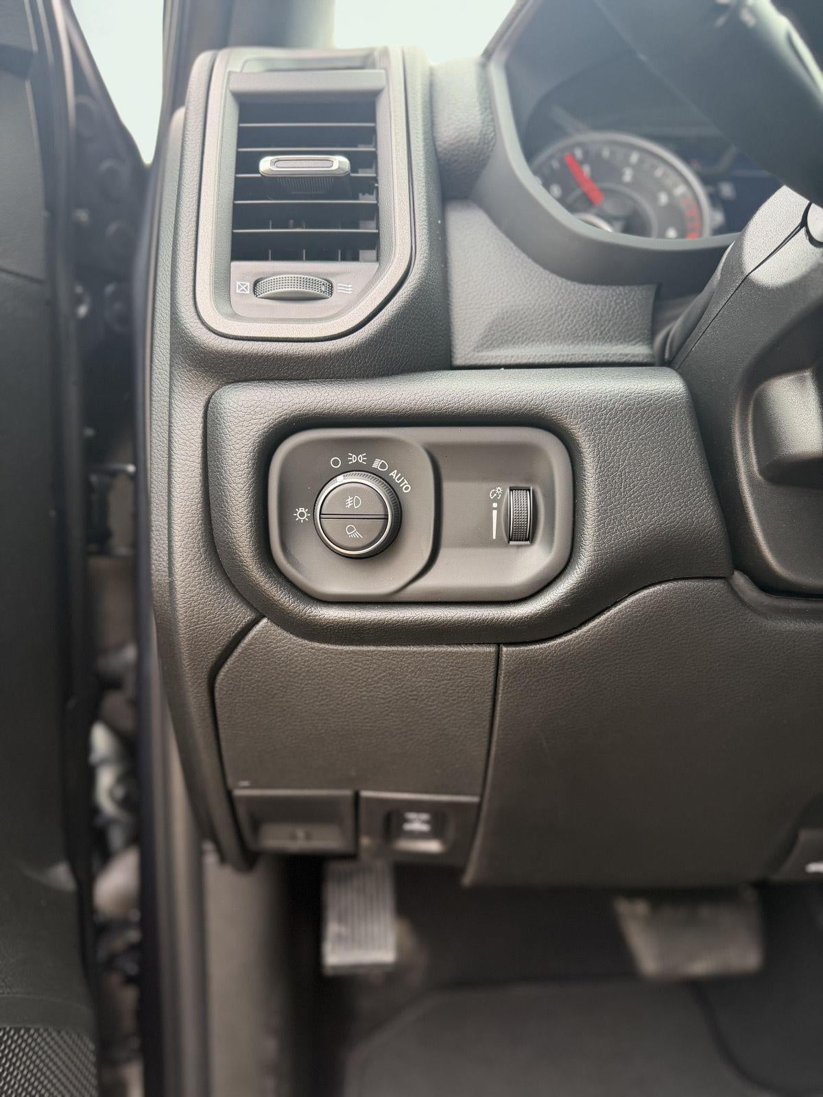 2027 RAM Ram 2500 RAM 2500 TRADESMAN CREW CAB 4X4 8' BOX