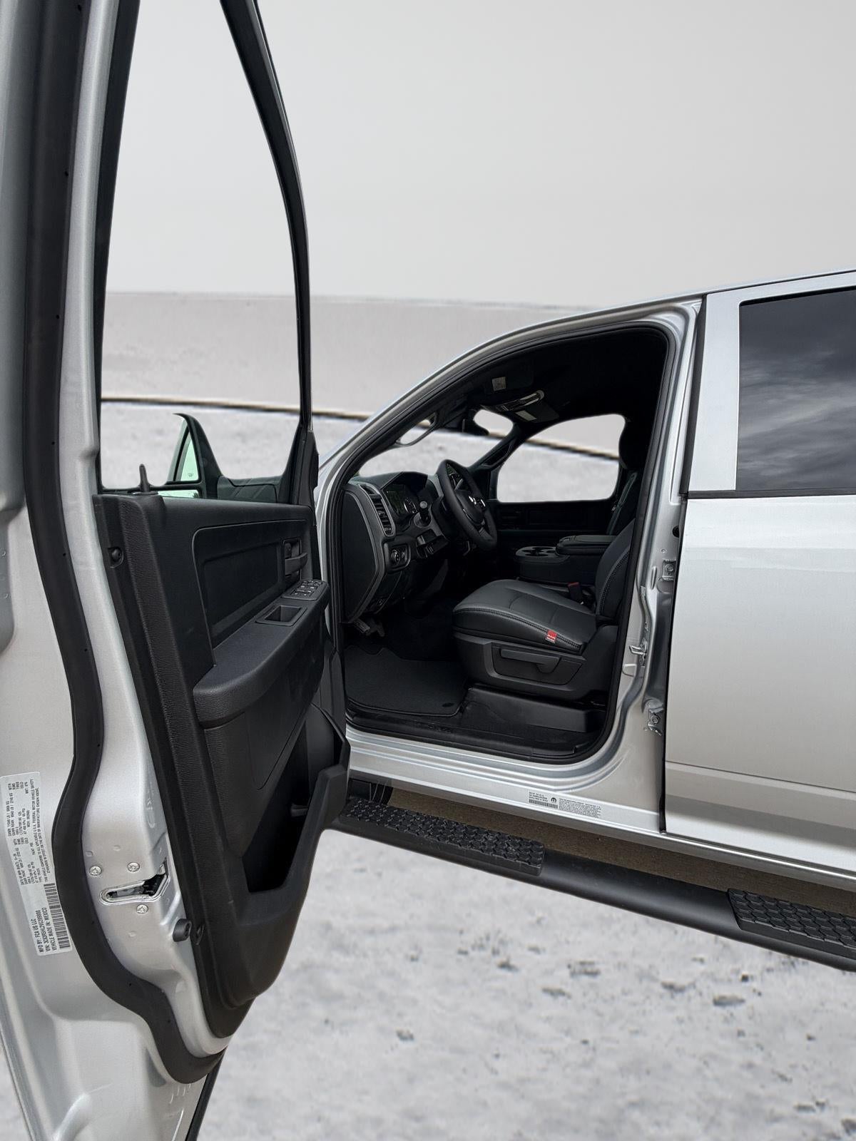 2027 RAM Ram 2500 RAM 2500 TRADESMAN CREW CAB 4X4 8' BOX