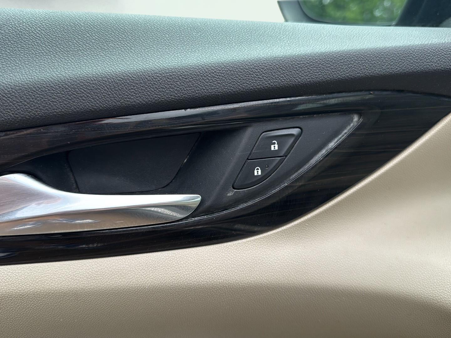 2019 Buick Regal TourX AWD Essence